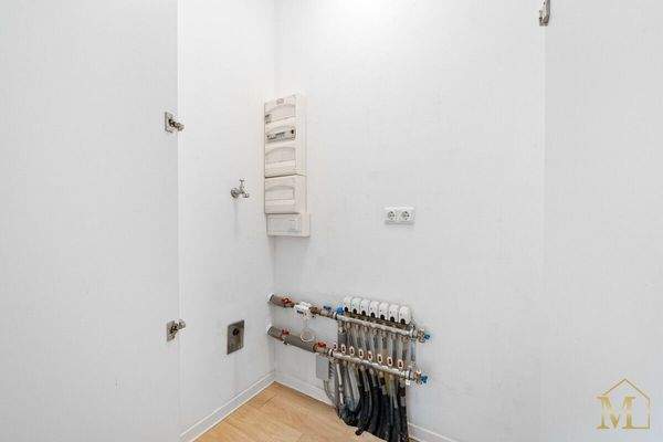 Hauswirtschaftsraum mit Waschmaschinenanschluss