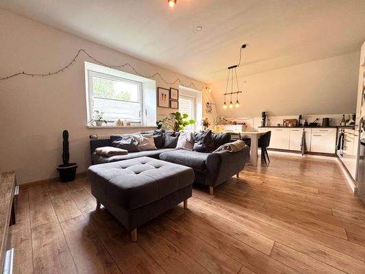 OG - Wohnzimmer mit offener Küche