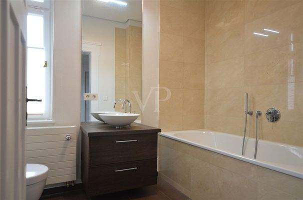 Tageslichtbad mit Badewanne