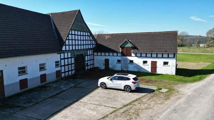 Hof und Giebelansicht