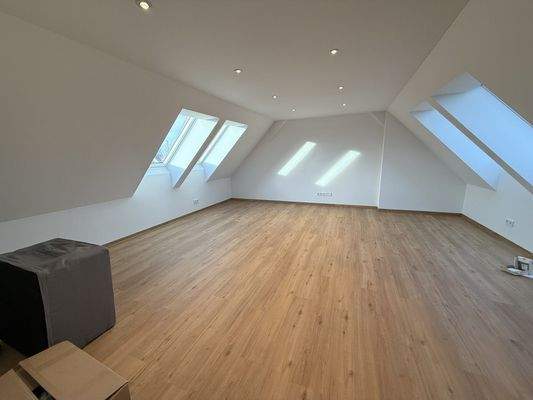 verkauft: fertiggestelltes DG-Zimmer