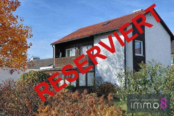 Reserviertes Haus im Herbstlicht