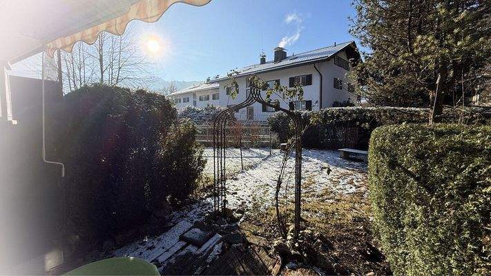 Blick Terrasse in Gartensondernutzungsbereich
