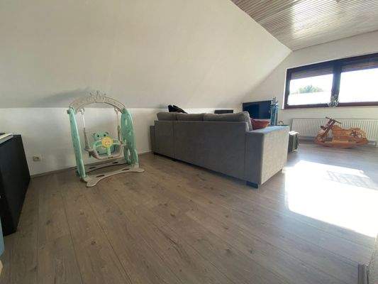 Wohn- oder Schlafzimmer im OG (2)