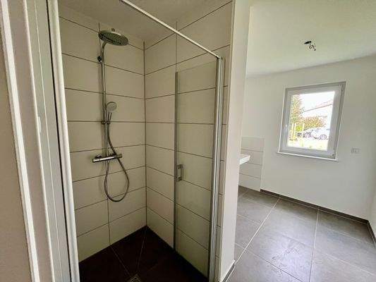 Bad mit bodengleicher Dusche