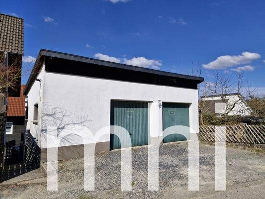 unterkellertes Garagengebäude