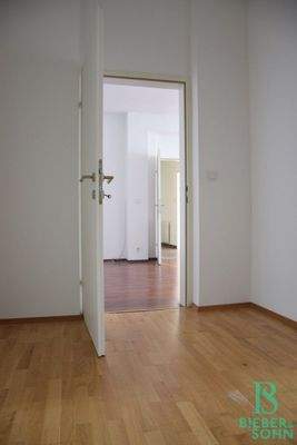 Blick Büro 2 zu Diele