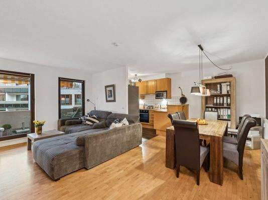 offener Wohn- und Essbereich