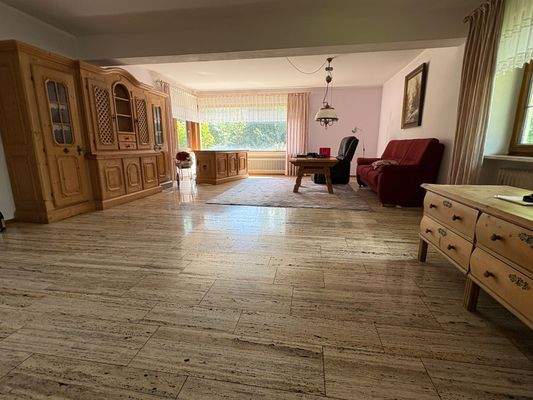 EG Wohnzimmer sehr groß.jpg