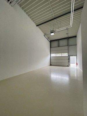 Innenansicht mit Tor