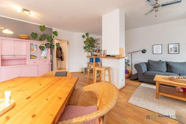 2.OG: Wohn-/Esszimmer