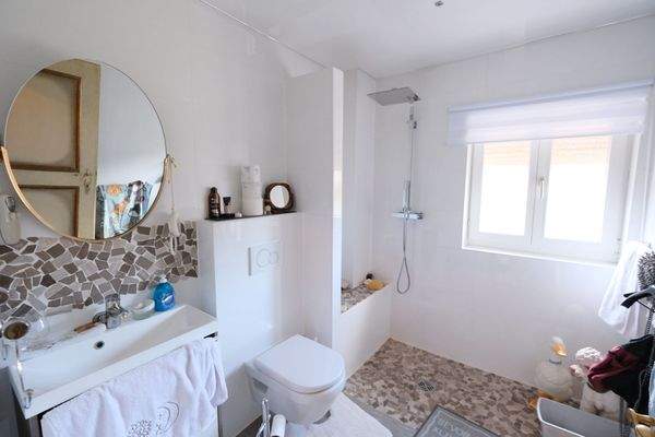 Badezimmer im Erdgeschoss