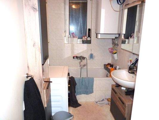 Tageslichtbad mit Wanne