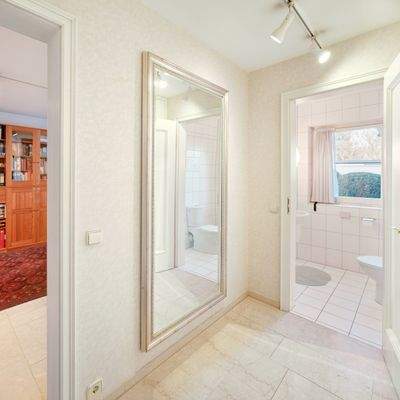 Garderobe und Gäste WC im EG