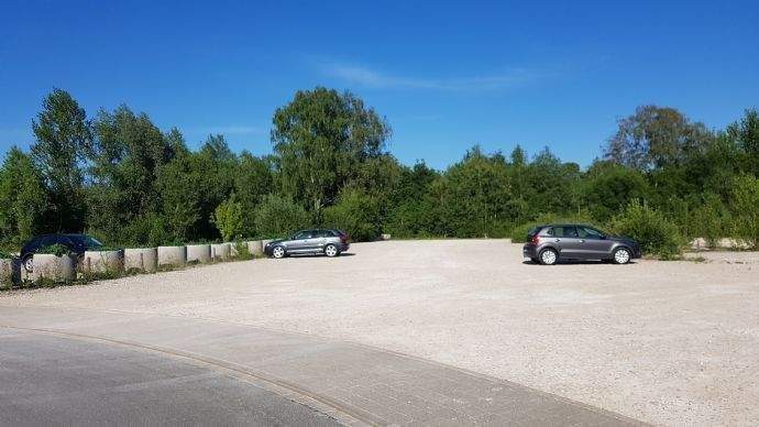 ... 2 Stellplätzte im hinteren Gebäudebereich