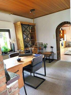 Esszimmer mit Blick in die Küche