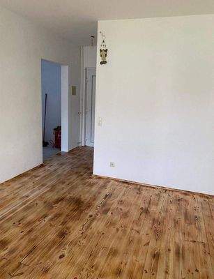 Massives Parkett  am Boden verlegt