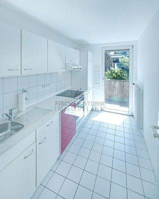 Küche mit Balkonzugang
