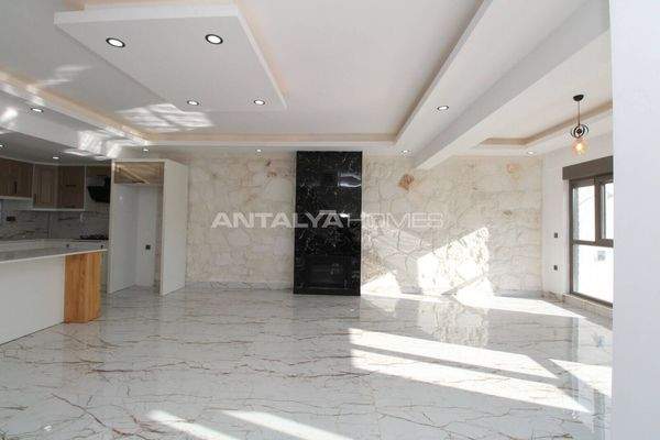 4-Bedroom Semi-Detached House with Pool and Garden in Belek