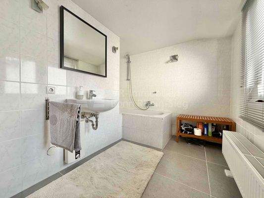 Wannenbad OG vorderes Haus