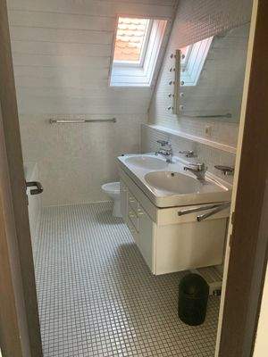 Badezimmer mit 2 Waschbecken 2.jpg