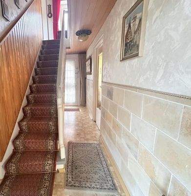 Flur EG und Aufgang ins OG