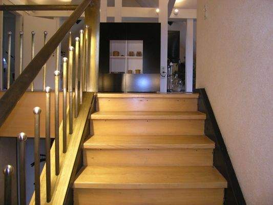 innenliegende Treppe zum Wohnzimmer