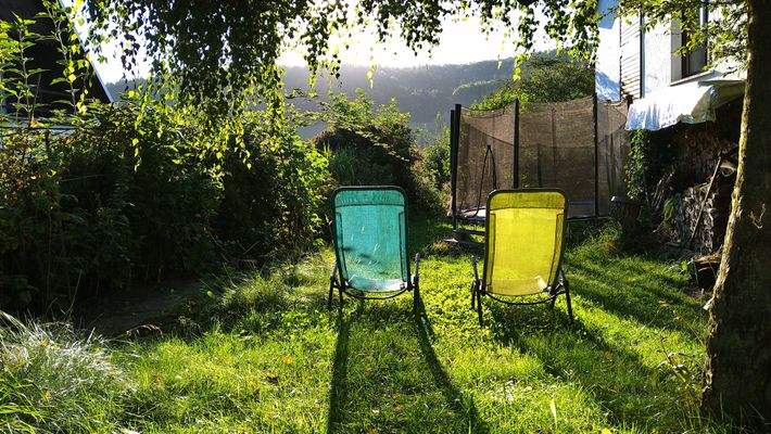 Platz zum Verweilen im Grundstück