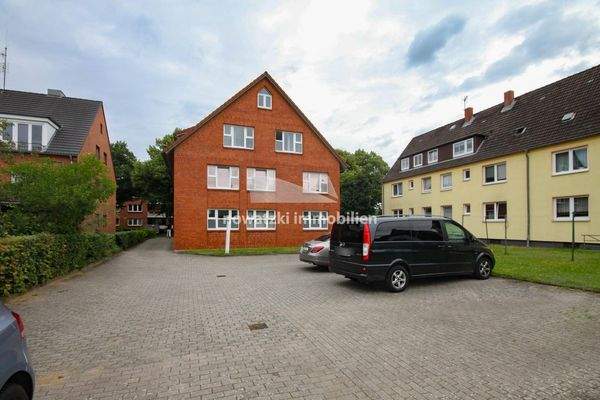 Stellplätze hinter dem Objekt