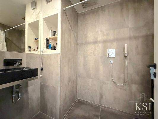 1. OG - Gäste WC mit Dusche A2