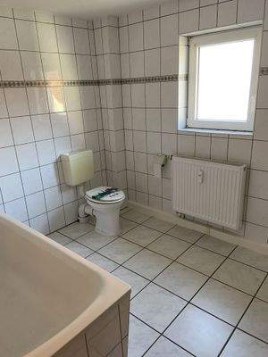 Leerwohnung Bad.jpeg