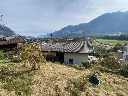 Aussicht nördl. Grundgrenze übers Hausdach