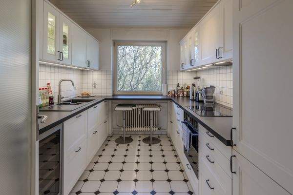 Küche mit Sitzgelegenheit