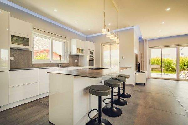 EG Küche mit Kochinsel