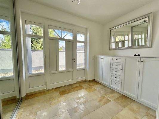 Eingang mit Garderobe