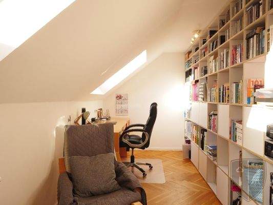  ARBEITSZIMMER - Parkettboden - Regalsystem