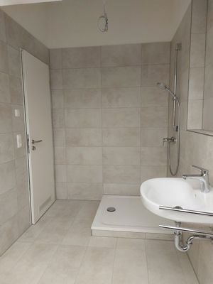 Bad Richtung Dusche