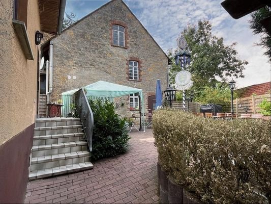 Hinterm Haus gemütlich verweilen