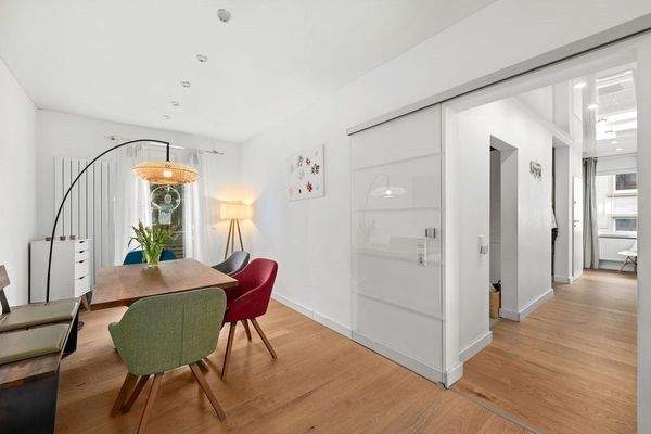 Essbereich und Zugang Balkon OG