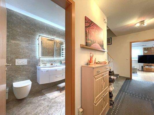 EG Duschbad mit Flur