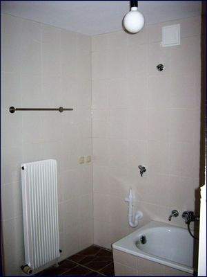 Badezimmer mit Waschmaschinenanschluss