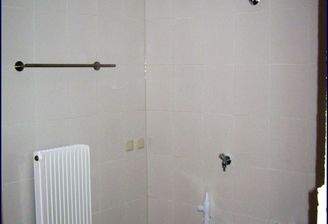 Badezimmer mit Waschmaschinenanschluss