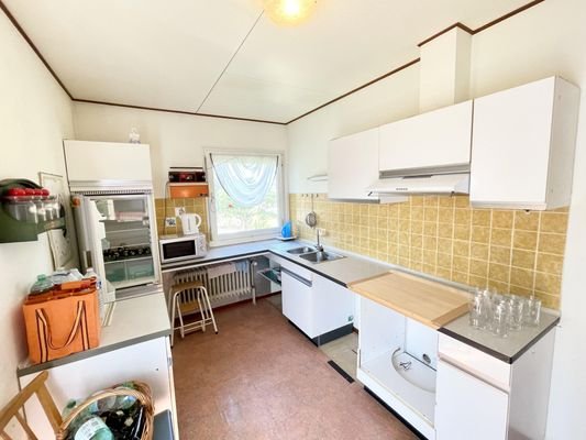 Küche mit Terrassenzugang