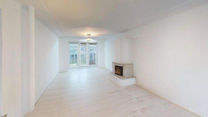 25090801-Golbach-Living-Room-Defurnished