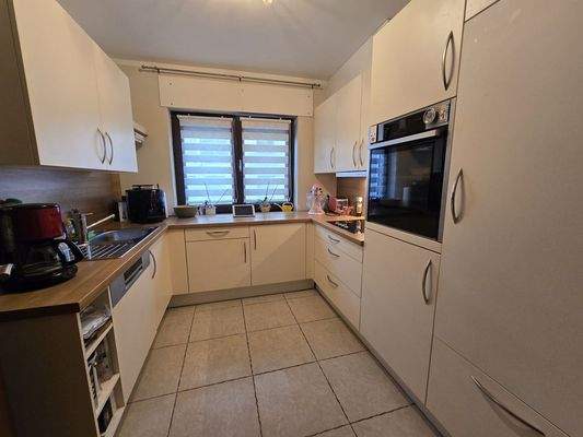 Küche mit Einbauküche