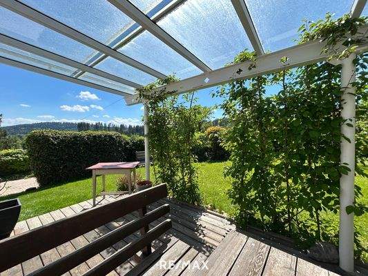 Terrasse mit Überdachung