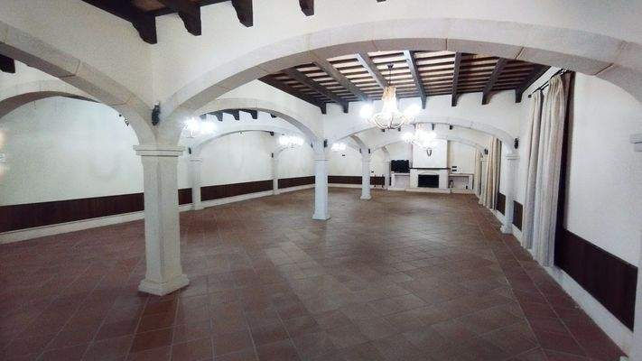 2536M Andalusien, Arcos de la Frontera, finca mit Lagerhallen, Stierkampfarena, Haus, Eventlocation zu verkaufen