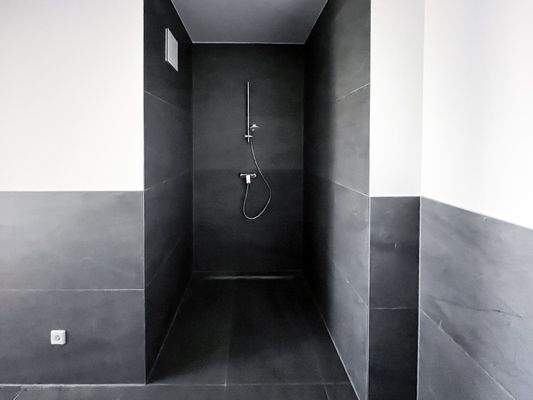 moderner Duschbereich Whg 19 