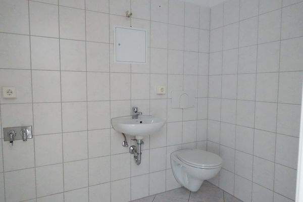 Musterbild Gäste-WC mit Anschluss Waschmaschine