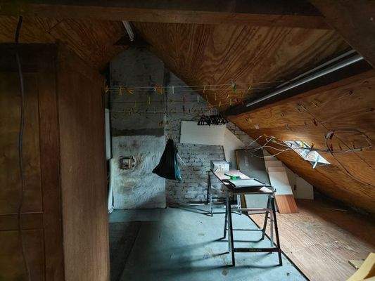 Vordergebäude: Spitzboden